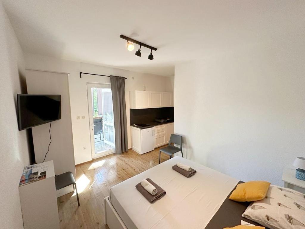 Hotel On The Sea Betina  Exterior foto